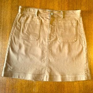 Everlane Size 12 Tan Skirt with Patch Pockets.
